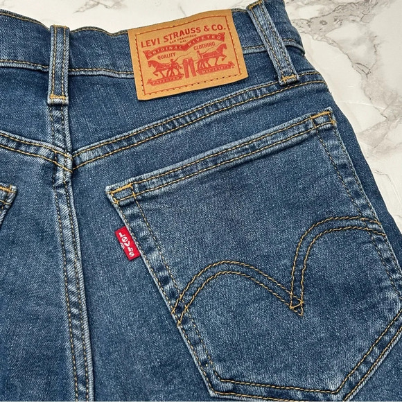 Levi's High Rise Shorts Size 24 - Picture 4 of 11